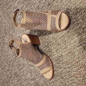 Vince Camuto Lendia perforated slingback sandals color urban lux size 8M